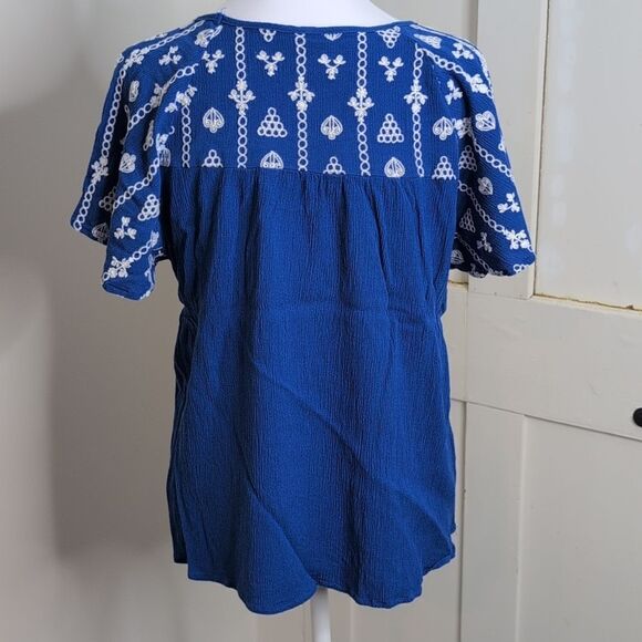 Torrid 2/18-20/2X Blue Crinkle Gauze Flutter Sleeve Blouse - Picture 6 of 9